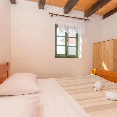 House Jure בית נופש טקון