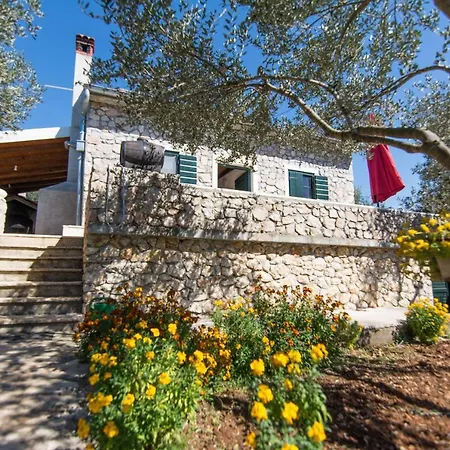 House Jure בית נופש *