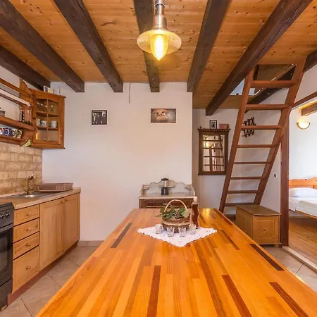 Semesterbostad House Jure *