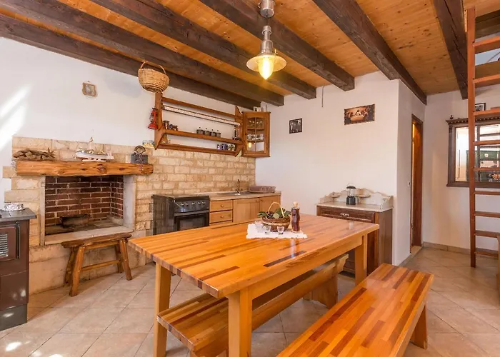 Semesterbostad House Jure